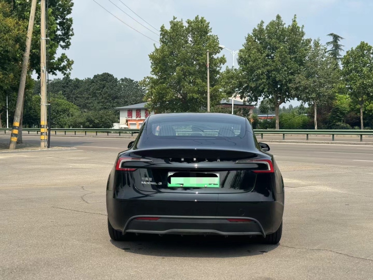 特斯拉 Model Y  2021款 改款 標(biāo)準(zhǔn)續(xù)航后驅(qū)升級版圖片