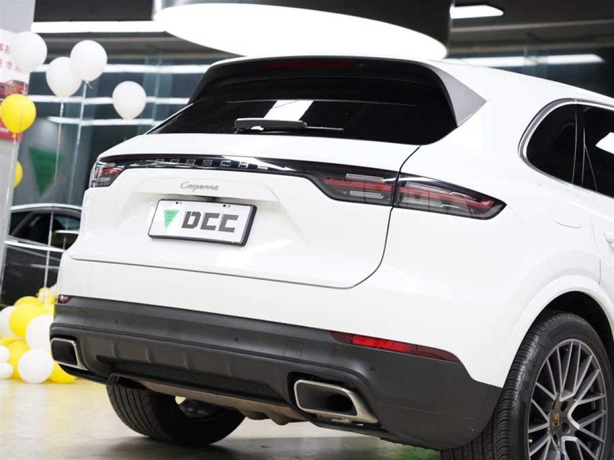 保時(shí)捷 Cayenne  2022款 Cayenne 3.0T 鉑金版圖片