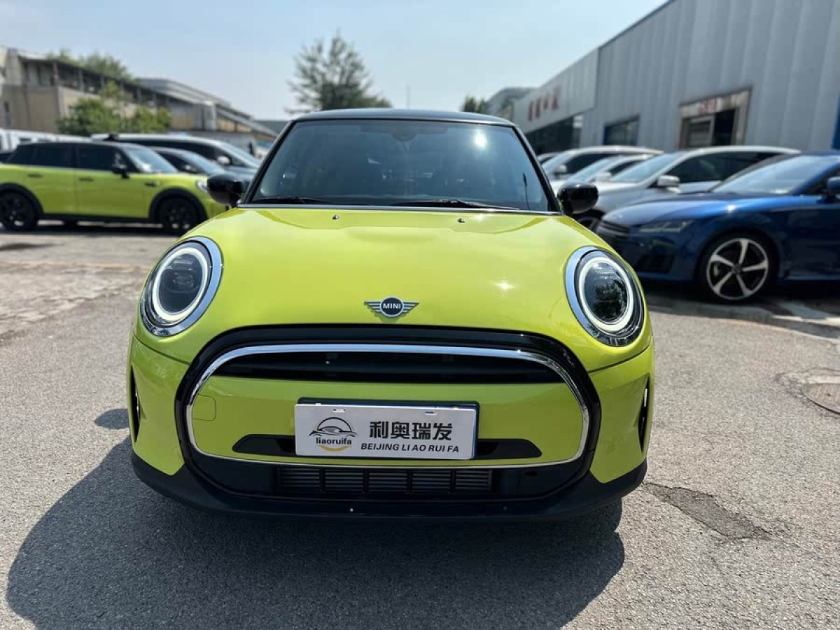 MINI MINI  2023款 改款 1.5T COOPER 藝術(shù)家圖片