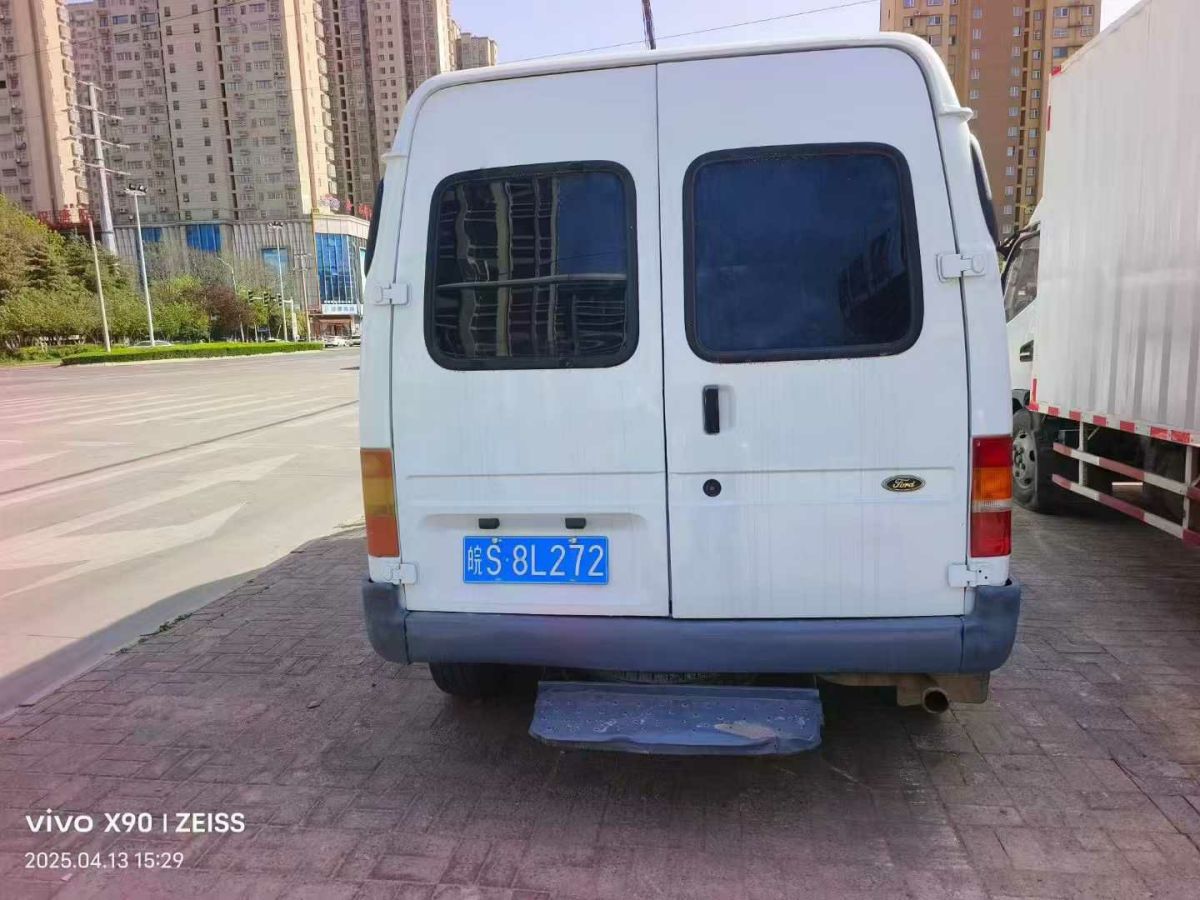 福特 經(jīng)典全順  2015款 2.4L長(zhǎng)軸15座中頂客車4G64S4N圖片