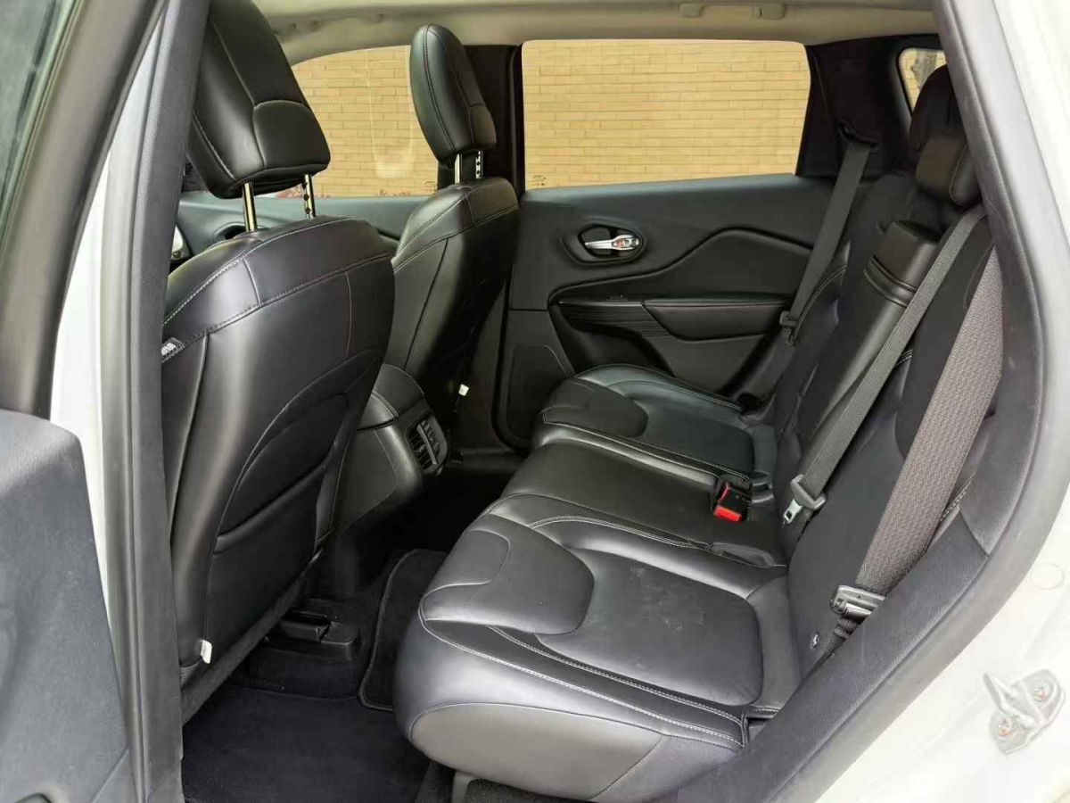 Jeep 自由光  2016款 2.0L 優(yōu)越版圖片