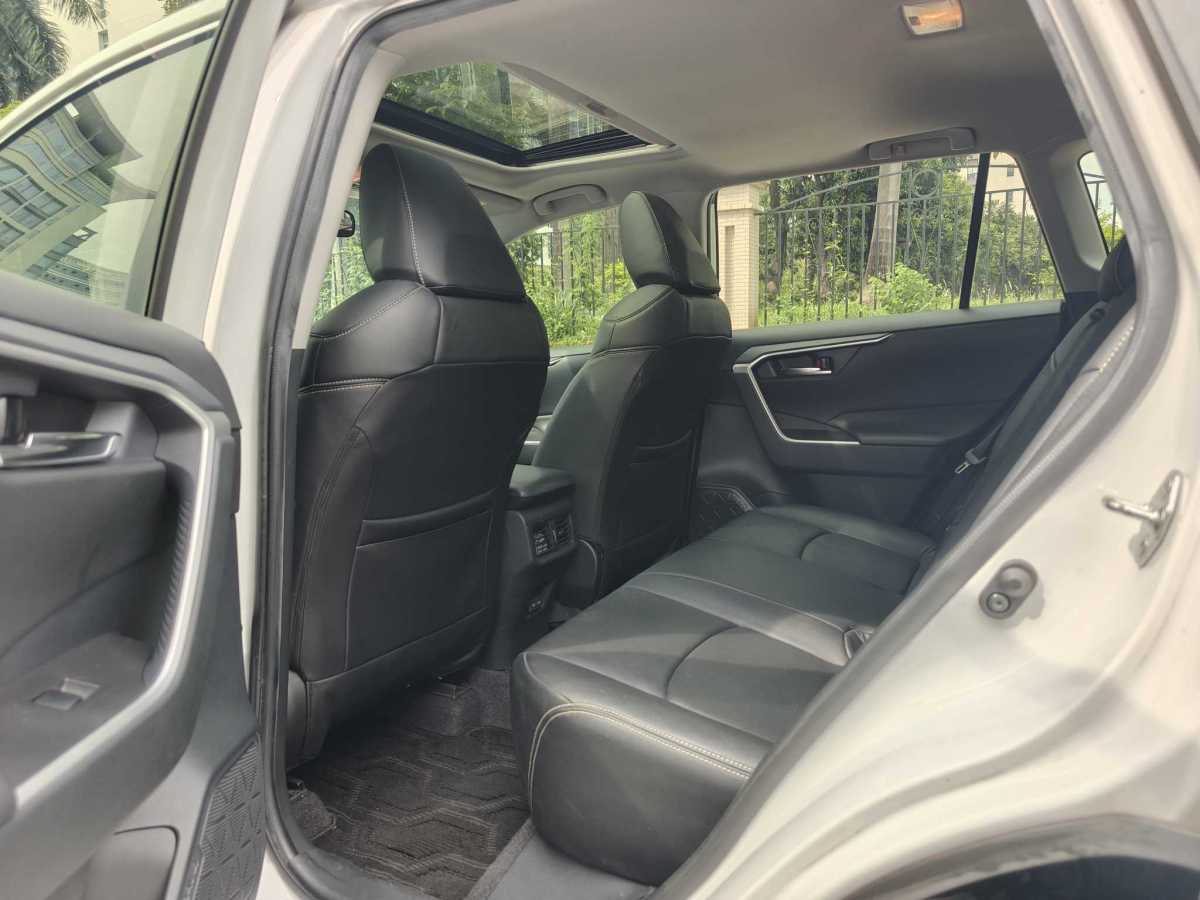 豐田 RAV4  2018款 榮放 2.0L CVT兩驅(qū)風(fēng)尚版圖片