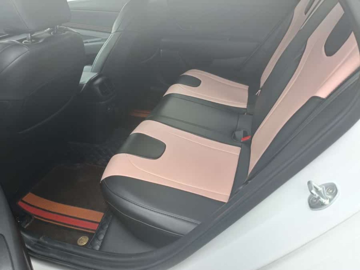 現(xiàn)代 伊蘭特  2023款 1.5L CVT LUX尊貴版圖片