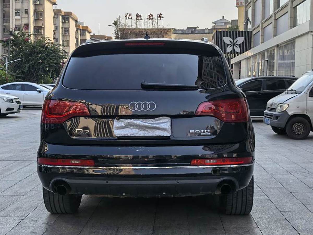 奧迪 奧迪Q7  2010款 3.0 TDI quattro 領(lǐng)先型圖片