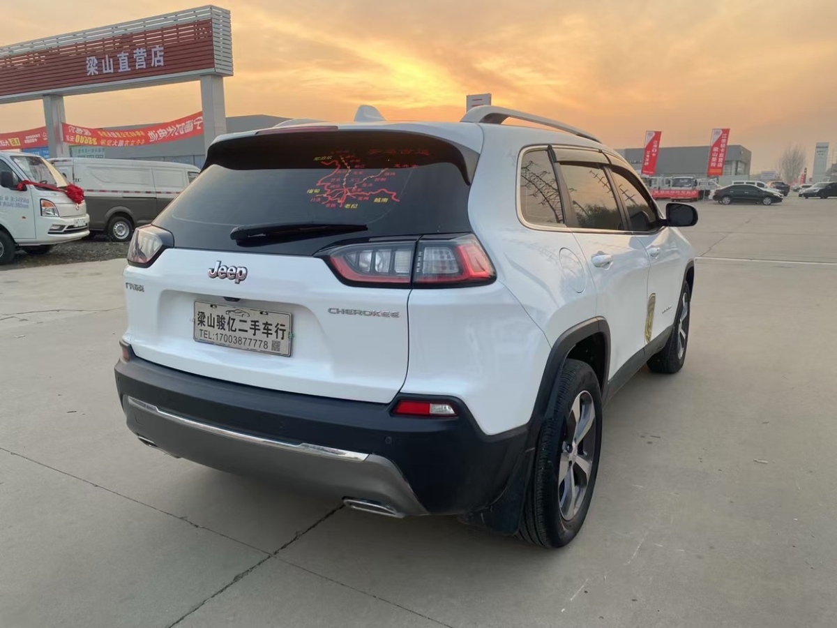 Jeep 自由光  2020款 2.0T 兩驅(qū)領(lǐng)先版圖片