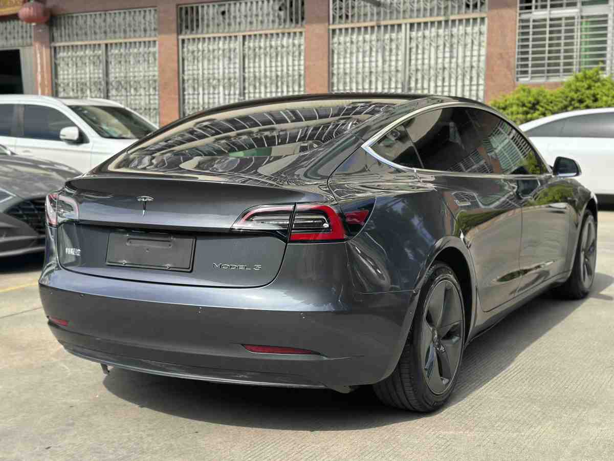 特斯拉 Model 3  2019款 標(biāo)準(zhǔn)續(xù)航后驅(qū)升級(jí)版圖片