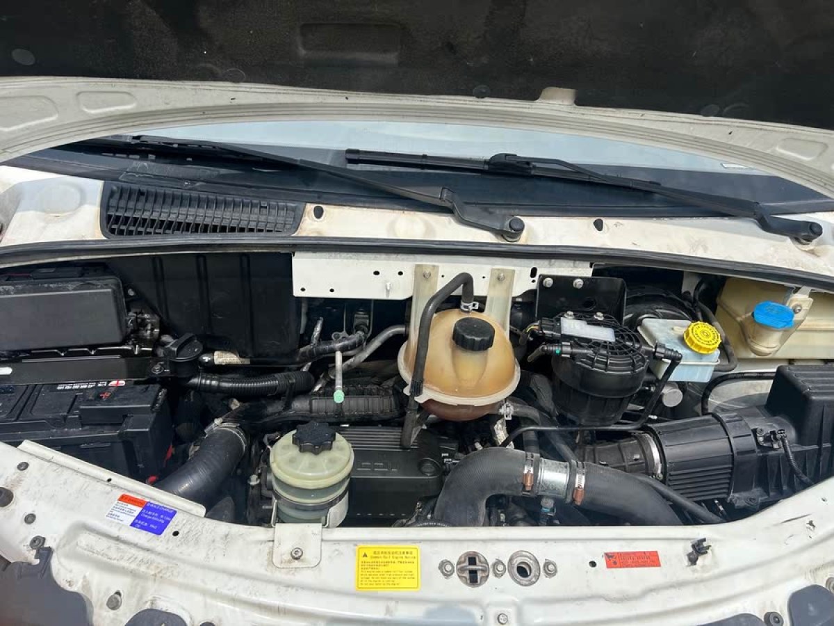 上汽大通 V80  2019款 2.0T Plus 6擋手動廂式貨車VAN長軸中頂2-3座圖片