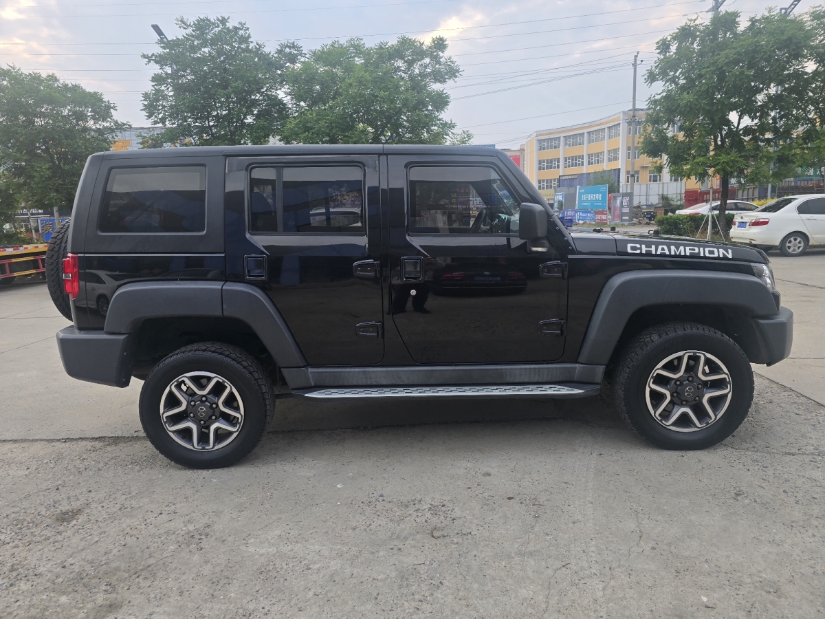 北京 BJ40  2017款 40L 2.3T 自動(dòng)四驅(qū)環(huán)塔冠軍版圖片