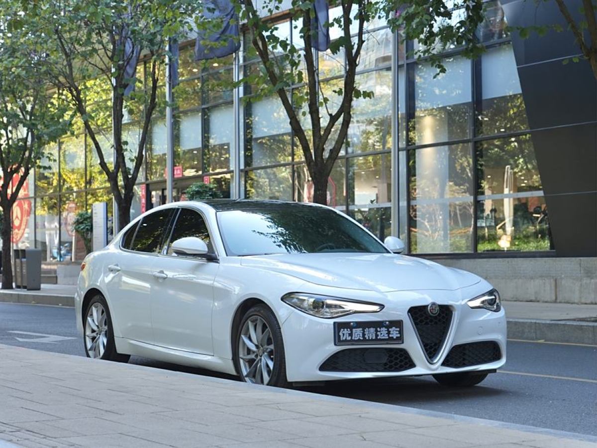 阿爾法·羅密歐 Giulia  2017款 2.0T 280HP 豪華版圖片