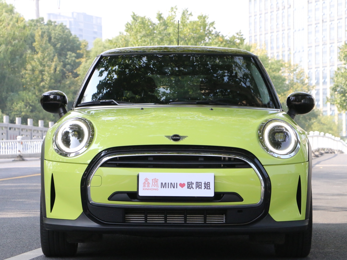 MINI MINI  2022款 改款 1.5T COOPER 藝術(shù)家圖片