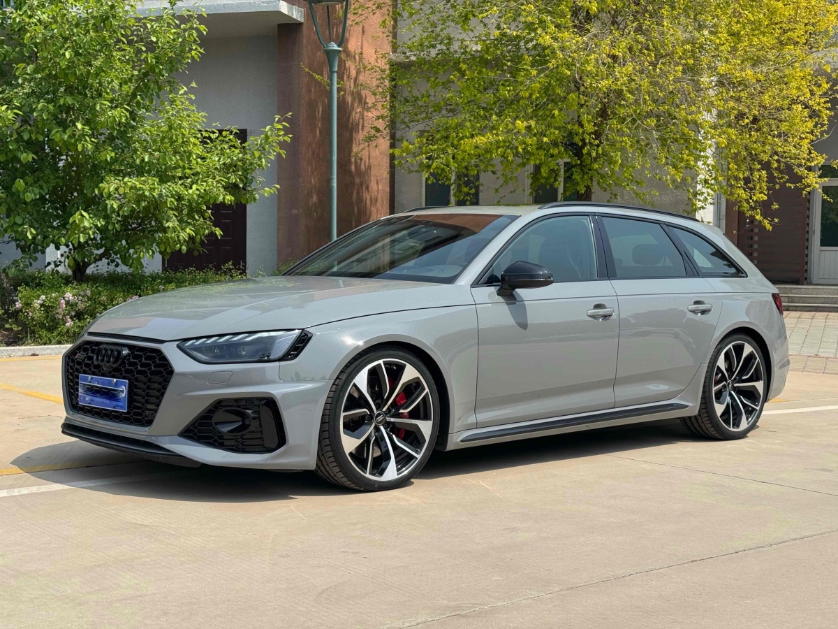 2021年3月奧迪 奧迪RS 4  2023款 RS4 Avant 暗金版