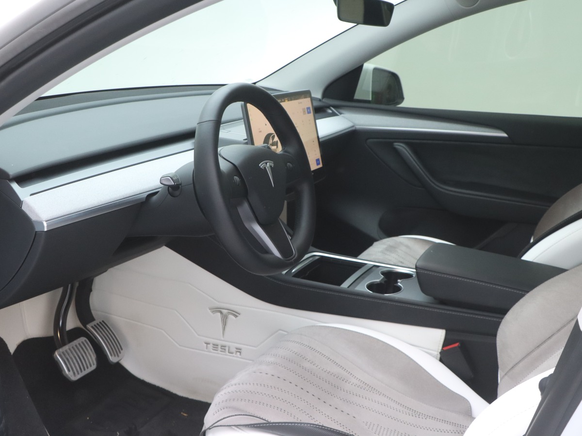 特斯拉 Model Y  2024款 長續(xù)航全輪驅(qū)動(dòng)版圖片