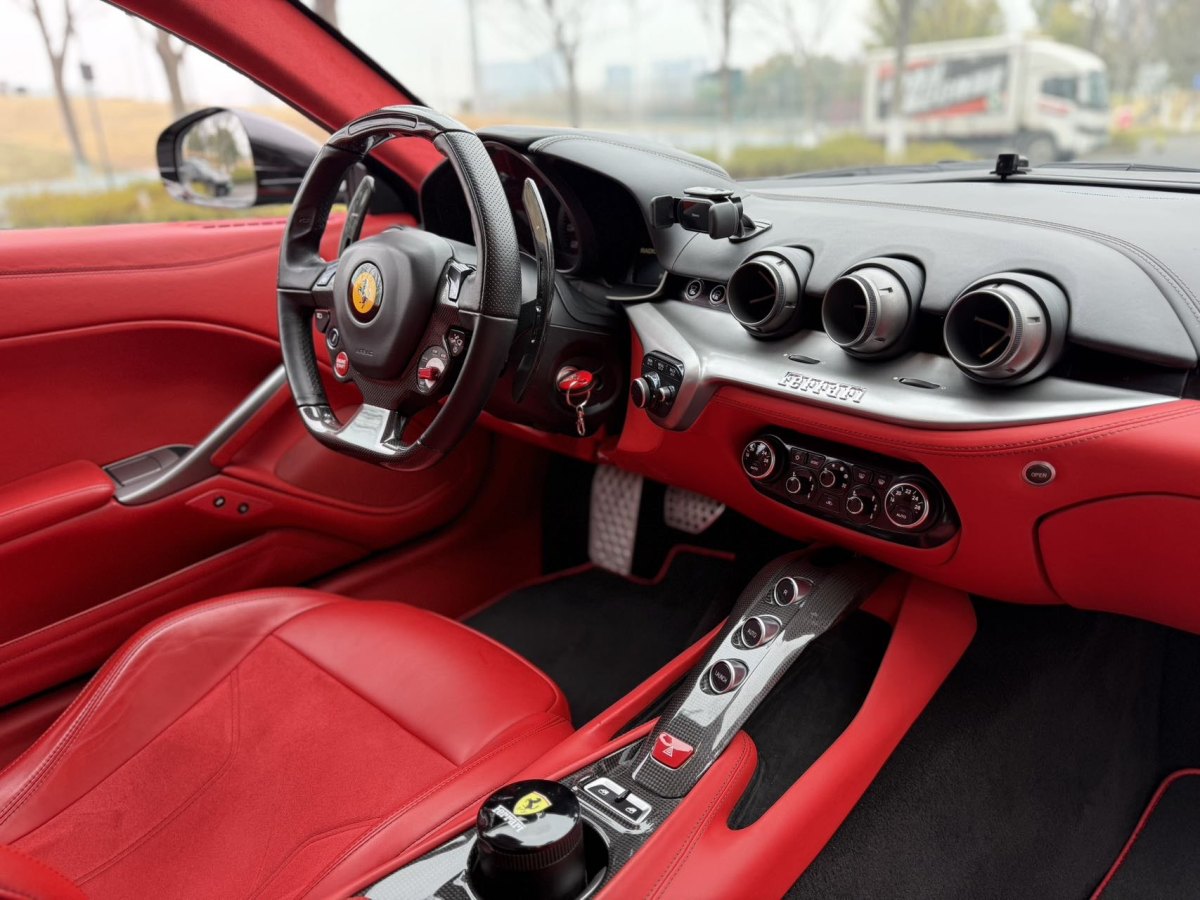 法拉利 F12berlinetta  2013款 6.3L 標準型圖片