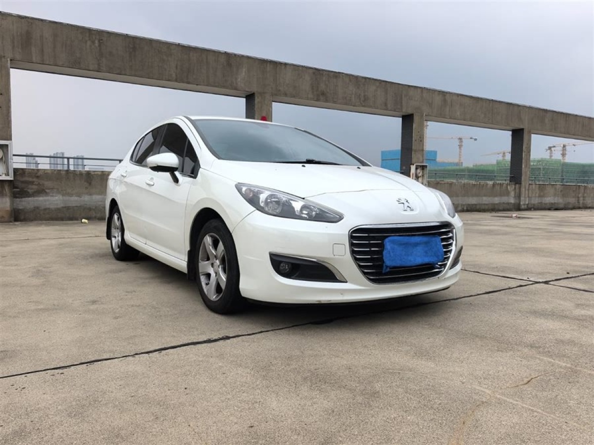 標(biāo)致 308  2014款 樂享版 經(jīng)典 1.6L 手動(dòng)優(yōu)尚型圖片
