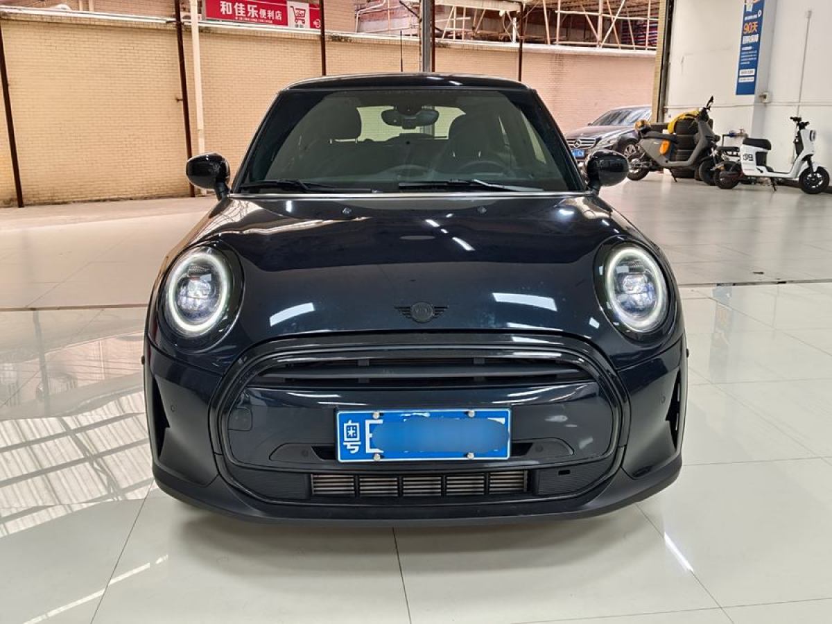 MINI MINI  2023款 改款 1.5T COOPER 藝術(shù)家圖片