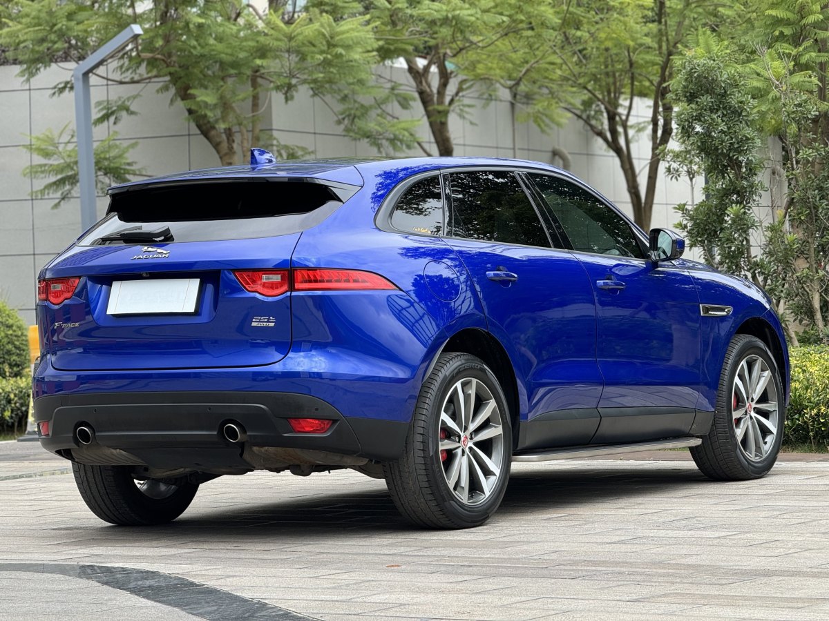 捷豹 F-PACE  2018款 2.0T 两驱都市尊享版图片