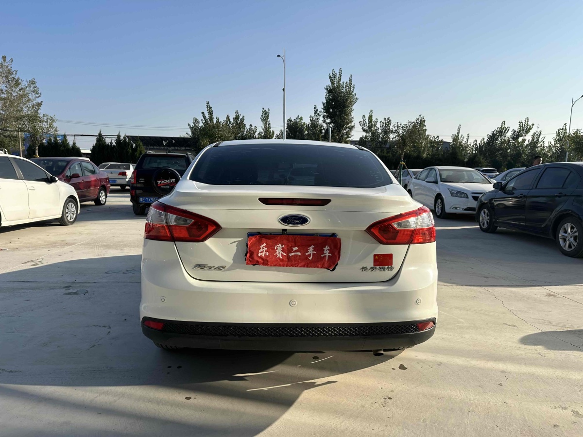 福特 ?？怂? 2015款 三廂 1.6L 自動(dòng)風(fēng)尚型圖片