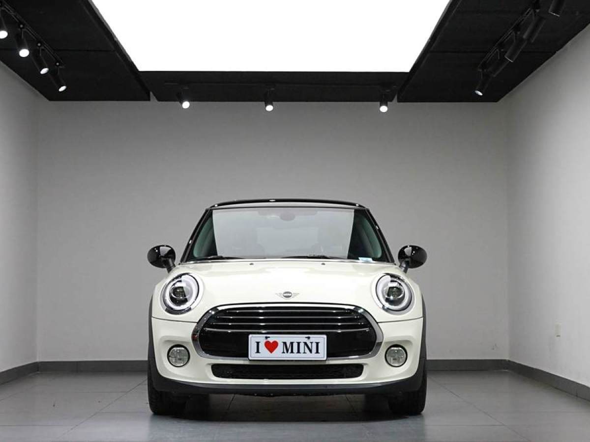 MINI COUNTRYMAN  2018款 1.5T COOPER 藝術(shù)家圖片