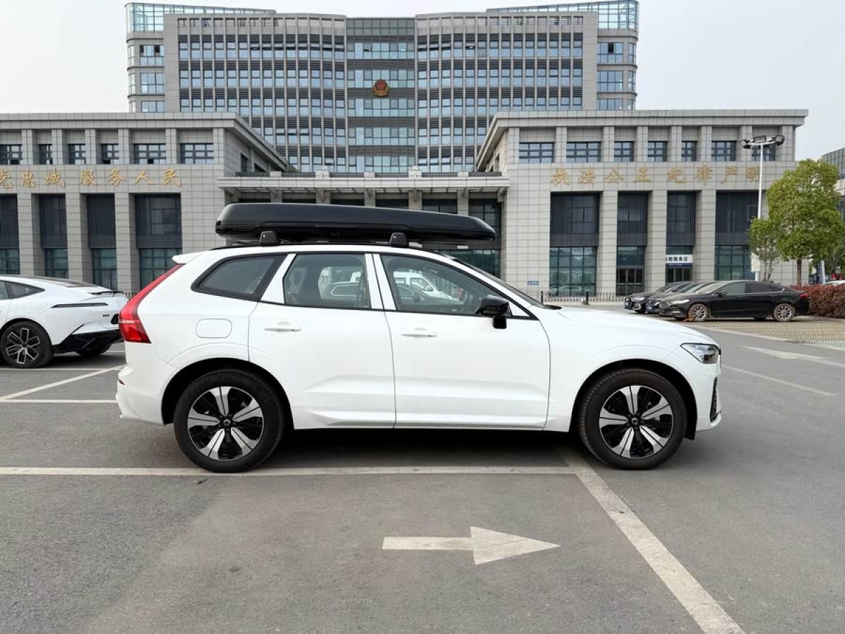 沃爾沃 XC60  2024款 B5 四驅(qū)峽灣版圖片