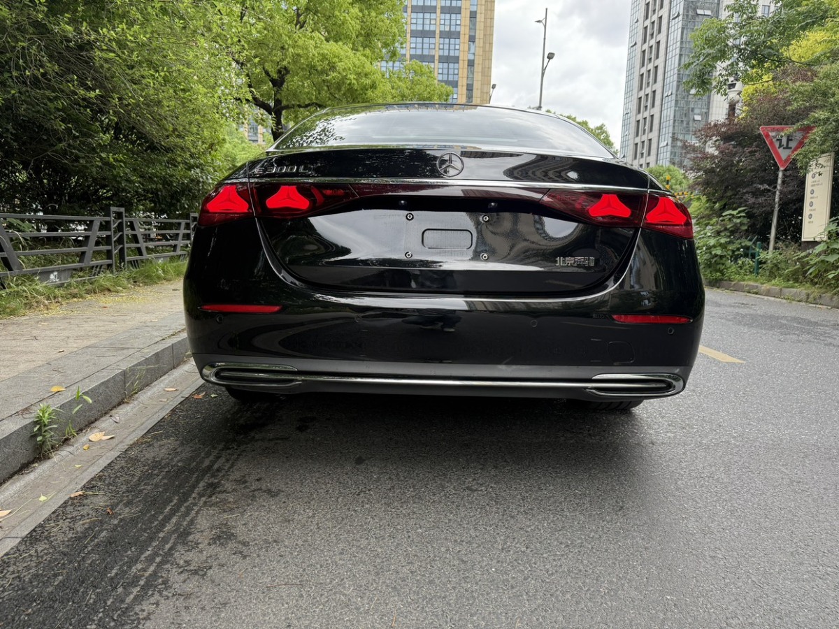 奔馳 奔馳E級(jí)  2024款 E 300 L 時(shí)尚型圖片