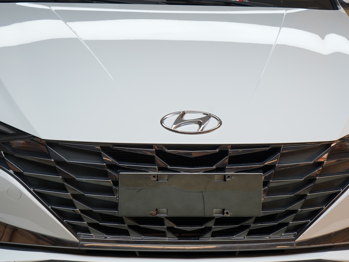 2021年12月現(xiàn)代 伊蘭特  2021款 1.5L LUX尊貴版