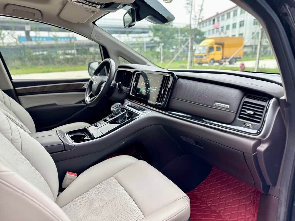 廣汽傳祺 M8  2021款 領(lǐng)秀系列 390T 尊貴版圖片