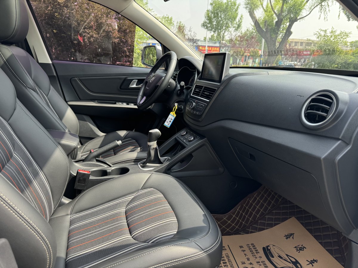 奔騰 X40  2017款 1.6L 手動豪華型圖片