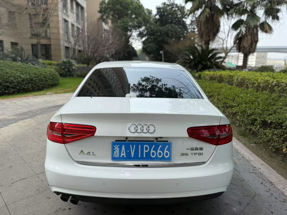 2013年10月奧迪 奧迪A4L  2013款 35 TFSI 自動(dòng)標(biāo)準(zhǔn)型