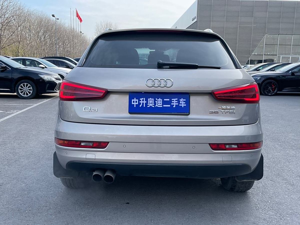 奧迪 奧迪Q3  2017款 35 TFSI 時(shí)尚型圖片