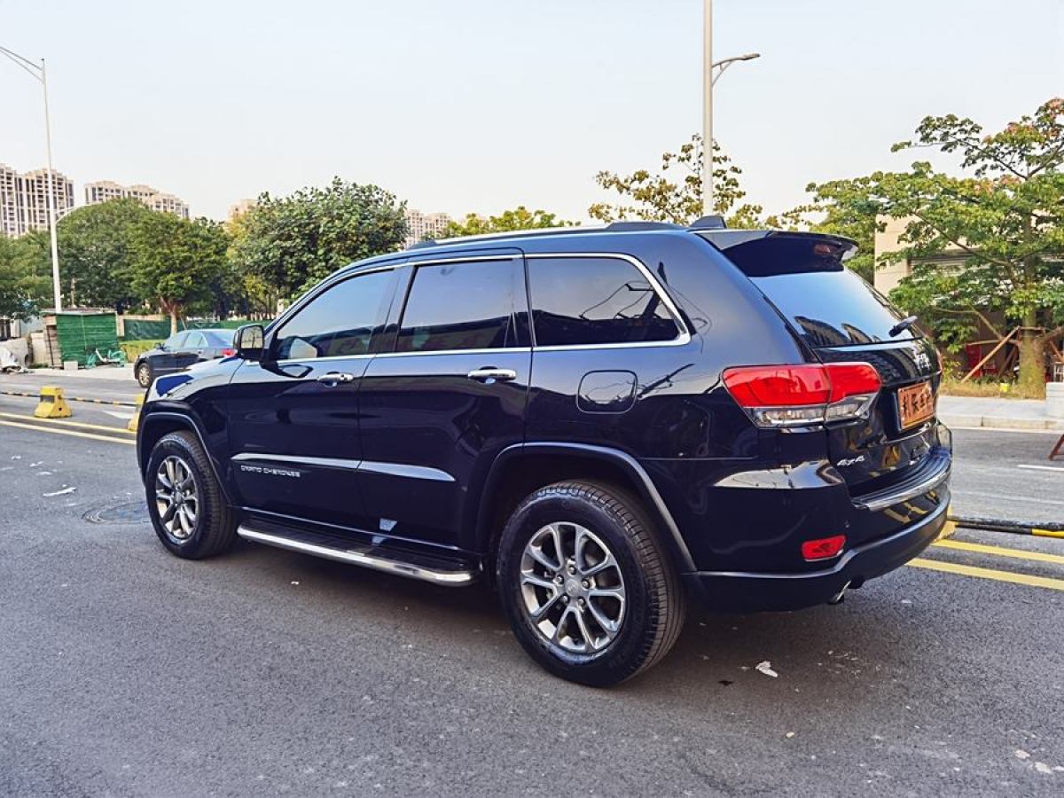 Jeep 大切諾基  2014款 3.0L 舒享導(dǎo)航版圖片