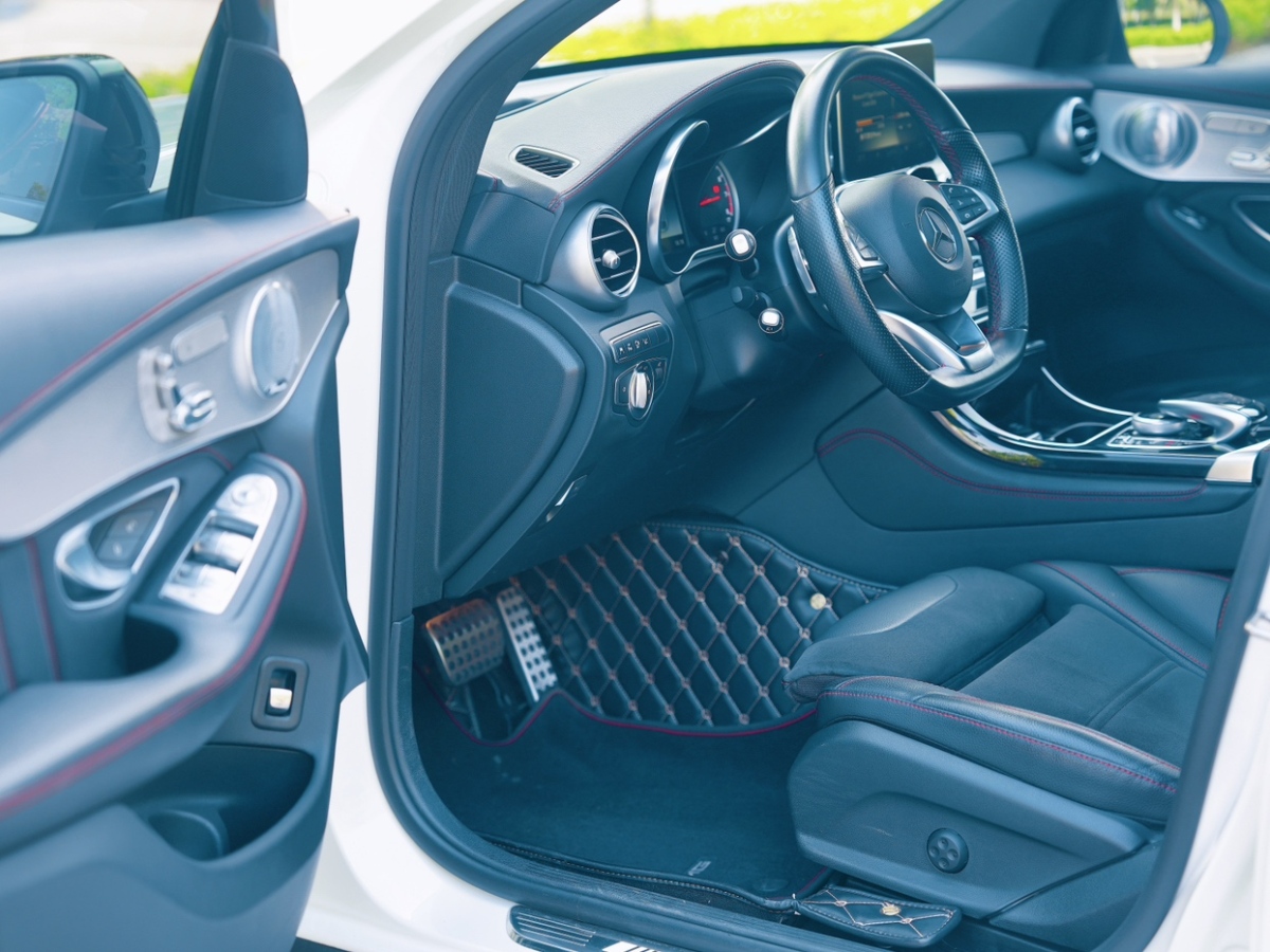 奔驰 奔驰GLC轿跑 AMG  2017款 AMG GLC 43 4MATIC 轿跑SUV特别版图片