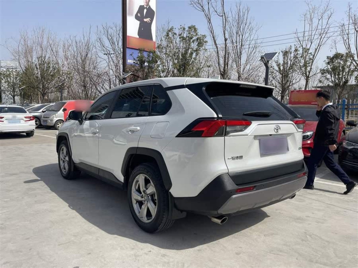 2022年5月豐田 RAV4榮放  2022款 2.0L CVT兩驅(qū)風(fēng)尚Plus版