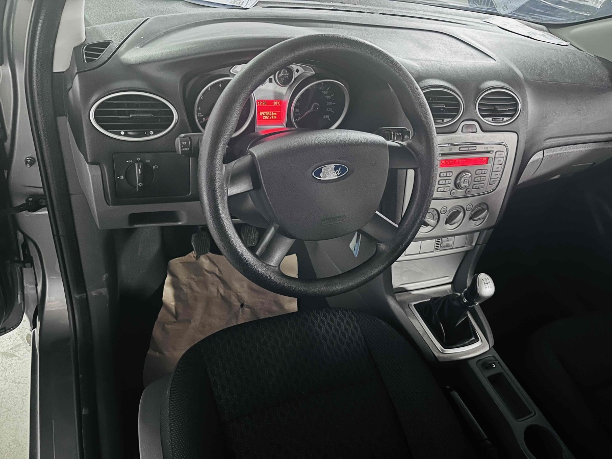 福特 ?？怂? 2013款 兩廂經(jīng)典 1.8L 手動基本型圖片