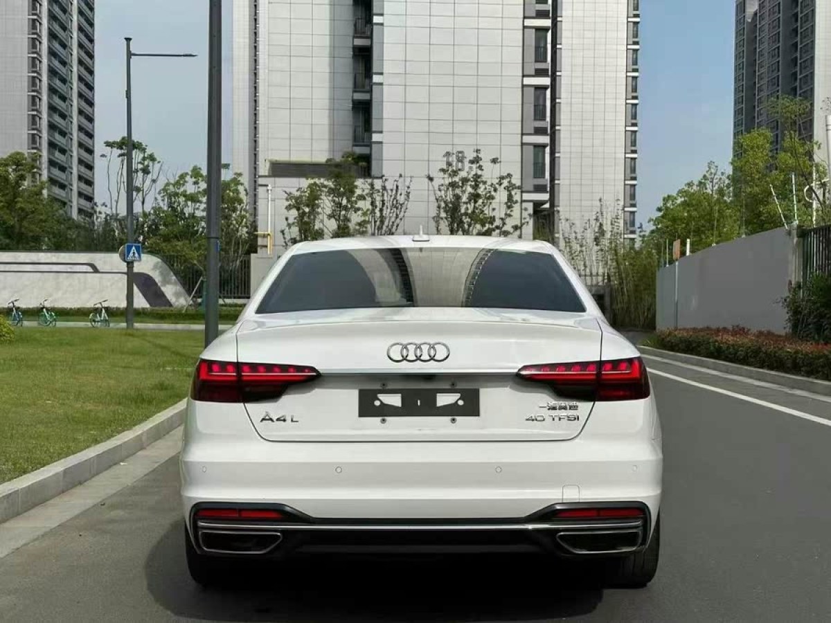 奧迪 奧迪A4L  2022款 40 TFSI 豪華動感型圖片