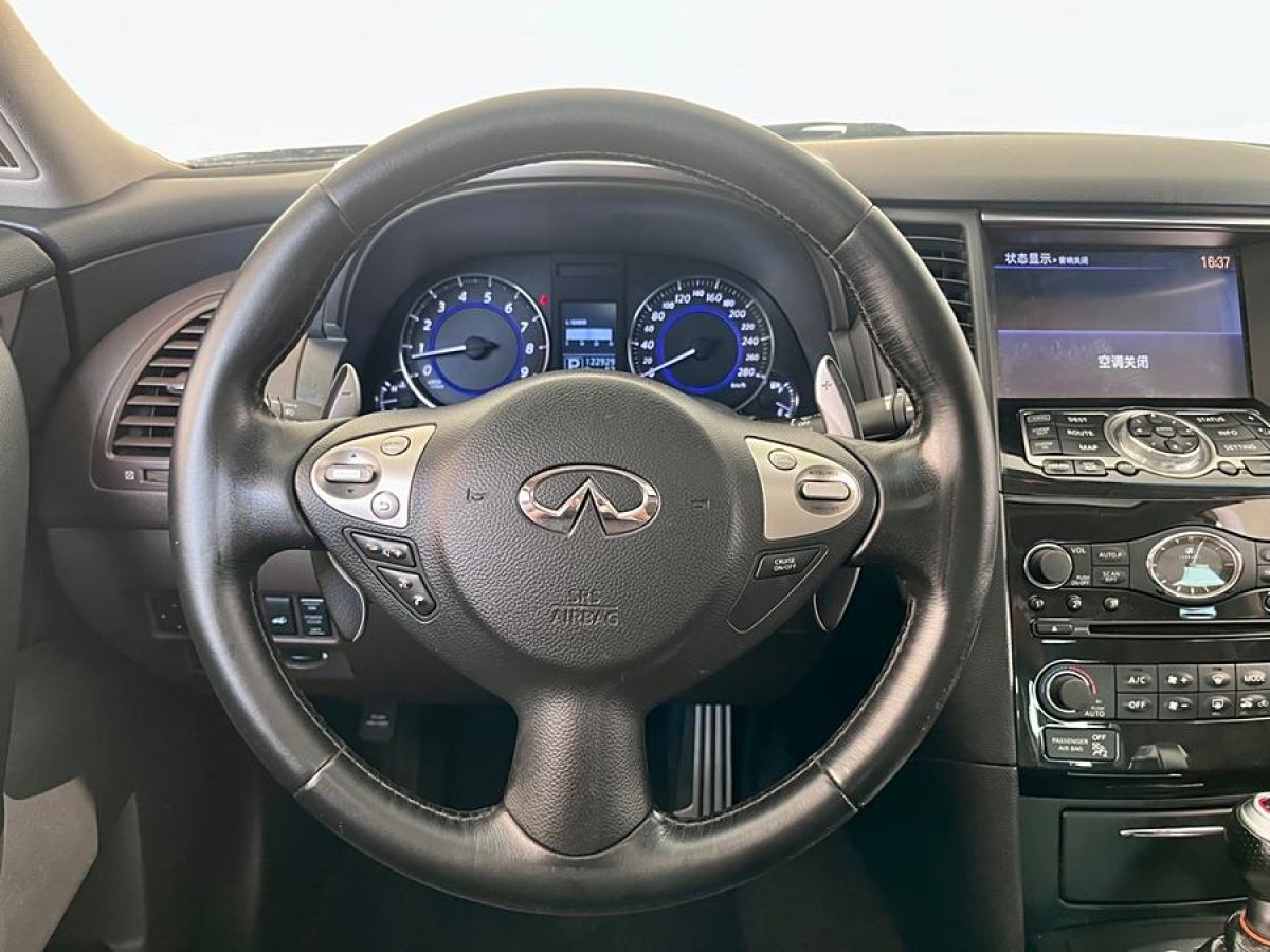 2015年8月英菲尼迪 QX70  2013款 3.7L 超越版