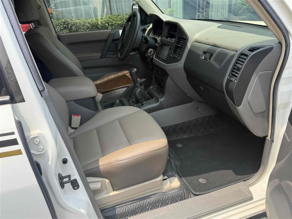 三菱 帕杰羅  2011款 V73 3.0L MT GL圖片