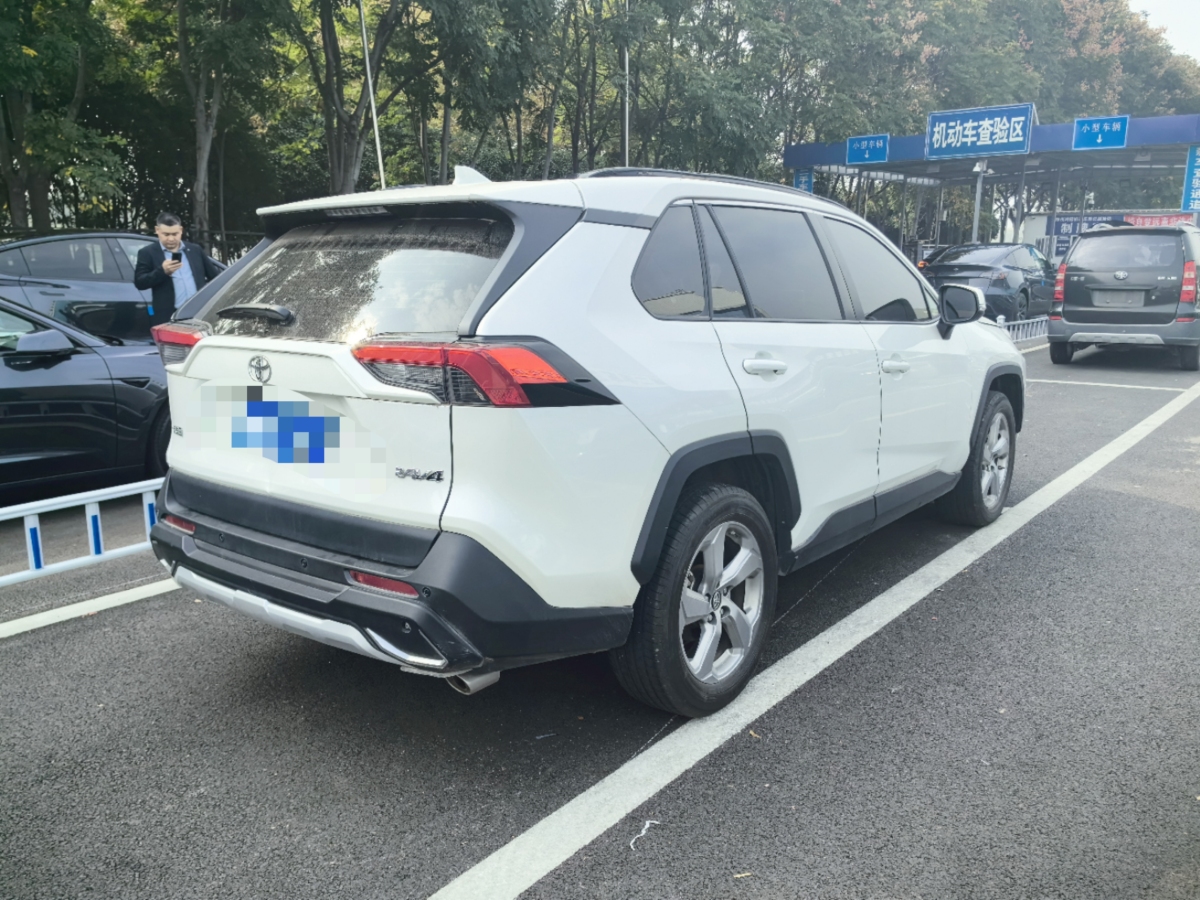 豐田 RAV4  2018款 榮放 2.0L CVT兩驅風尚版圖片