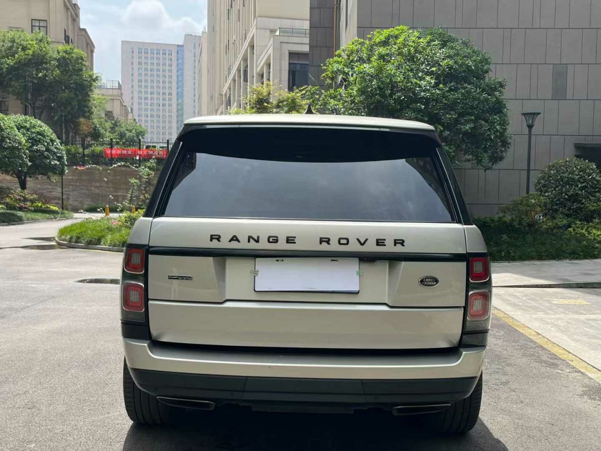 路虎 攬勝  2020款 3.0 L6 傳世加長(zhǎng)版圖片
