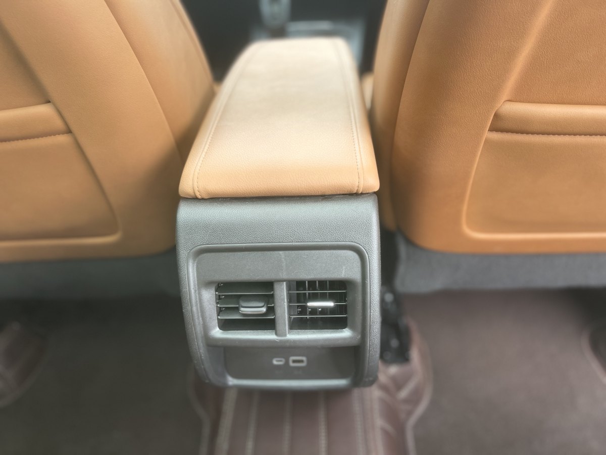 凯迪拉克 XT4  2018款 28T 四驱铂金版图片