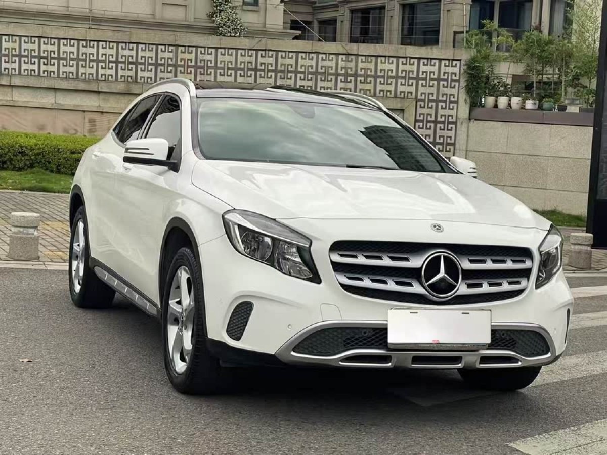 奔馳 奔馳GLA  2018款 GLA 200 動感型圖片