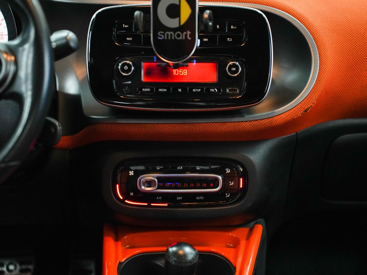 smart fortwo  2015款 1.0L 52千瓦硬頂靈動(dòng)版圖片