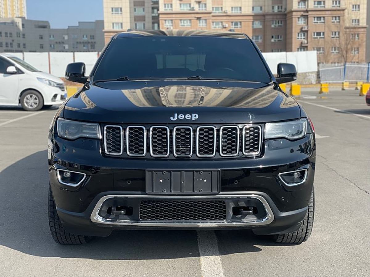 Jeep 大切諾基  2017款 3.0L 舒享導(dǎo)航版圖片