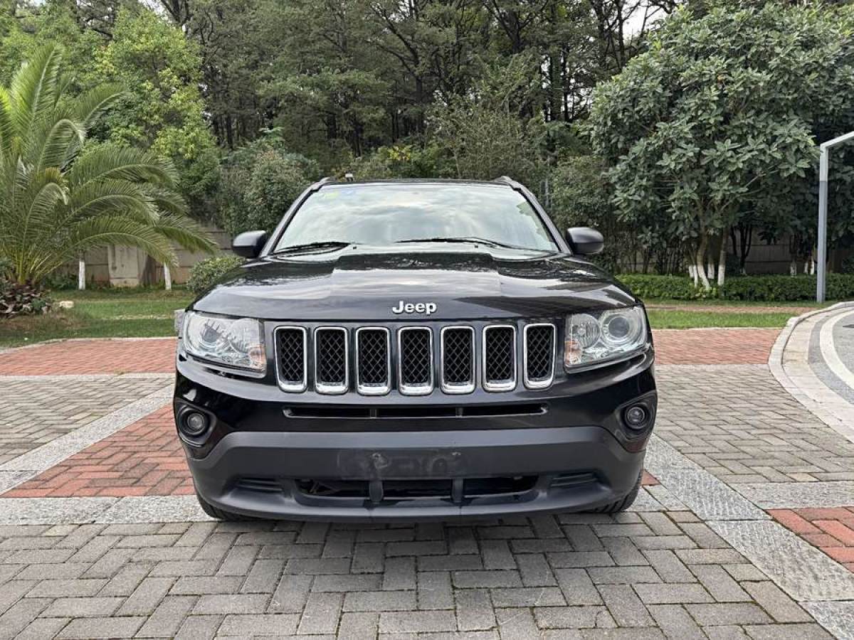 Jeep 指南者  2013款 2.4L 四驅(qū)豪華版圖片