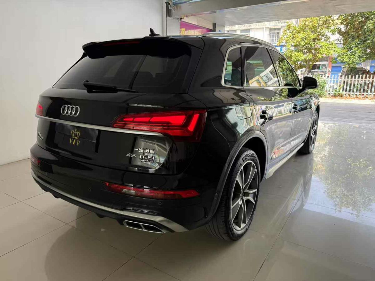 奧迪 奧迪Q5 e-tron  2022款 40 e-tron 星耀型 機(jī)甲套裝圖片
