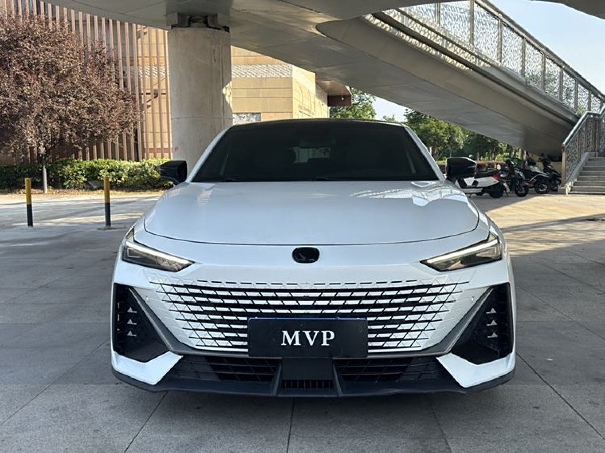 长安 长安UNI-V  2022款 1.5T 卓越型图片