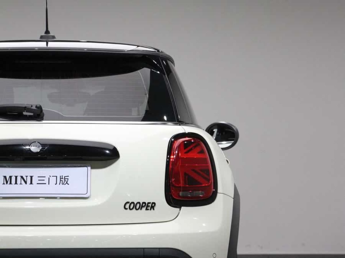MINI MINI  2023款 改款 1.5T COOPER 藝術(shù)家圖片