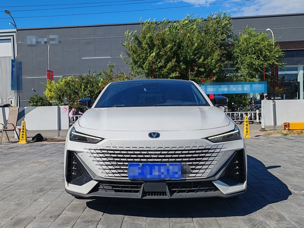 長安 長安UNI-V  2022款 1.5T 尊貴型圖片