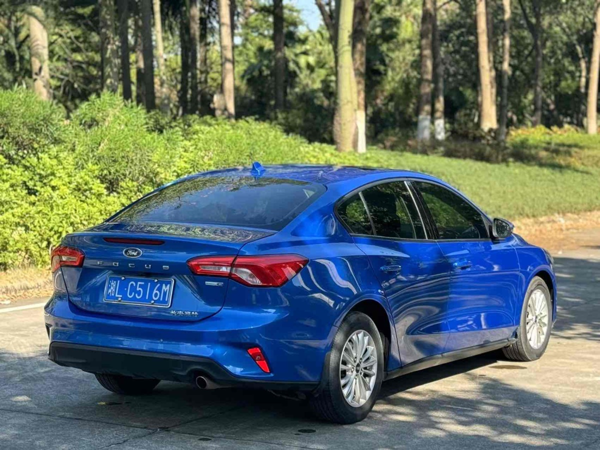 福特 ?？怂? 2019款 三廂 EcoBoost 180 自動鋒潮型圖片