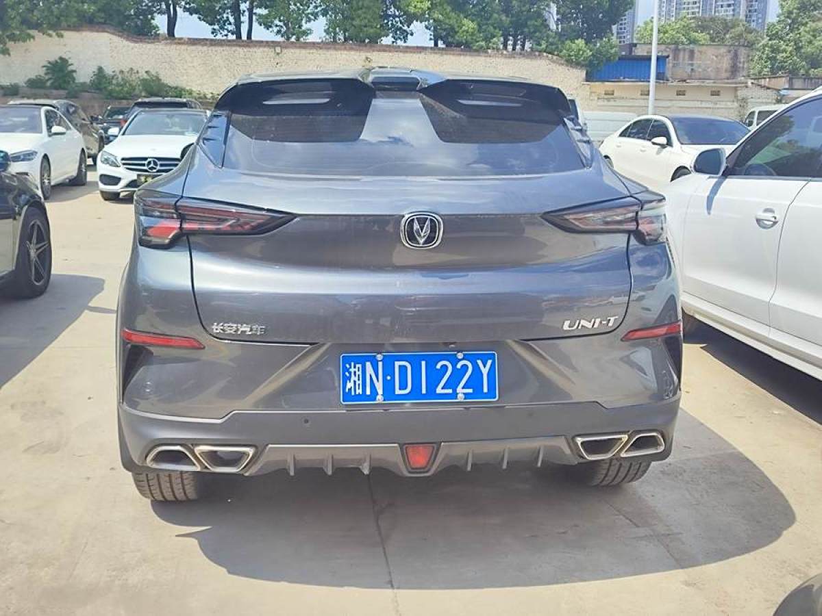 長(zhǎng)安 UNI-T  2020款 1.5T 尊貴型圖片