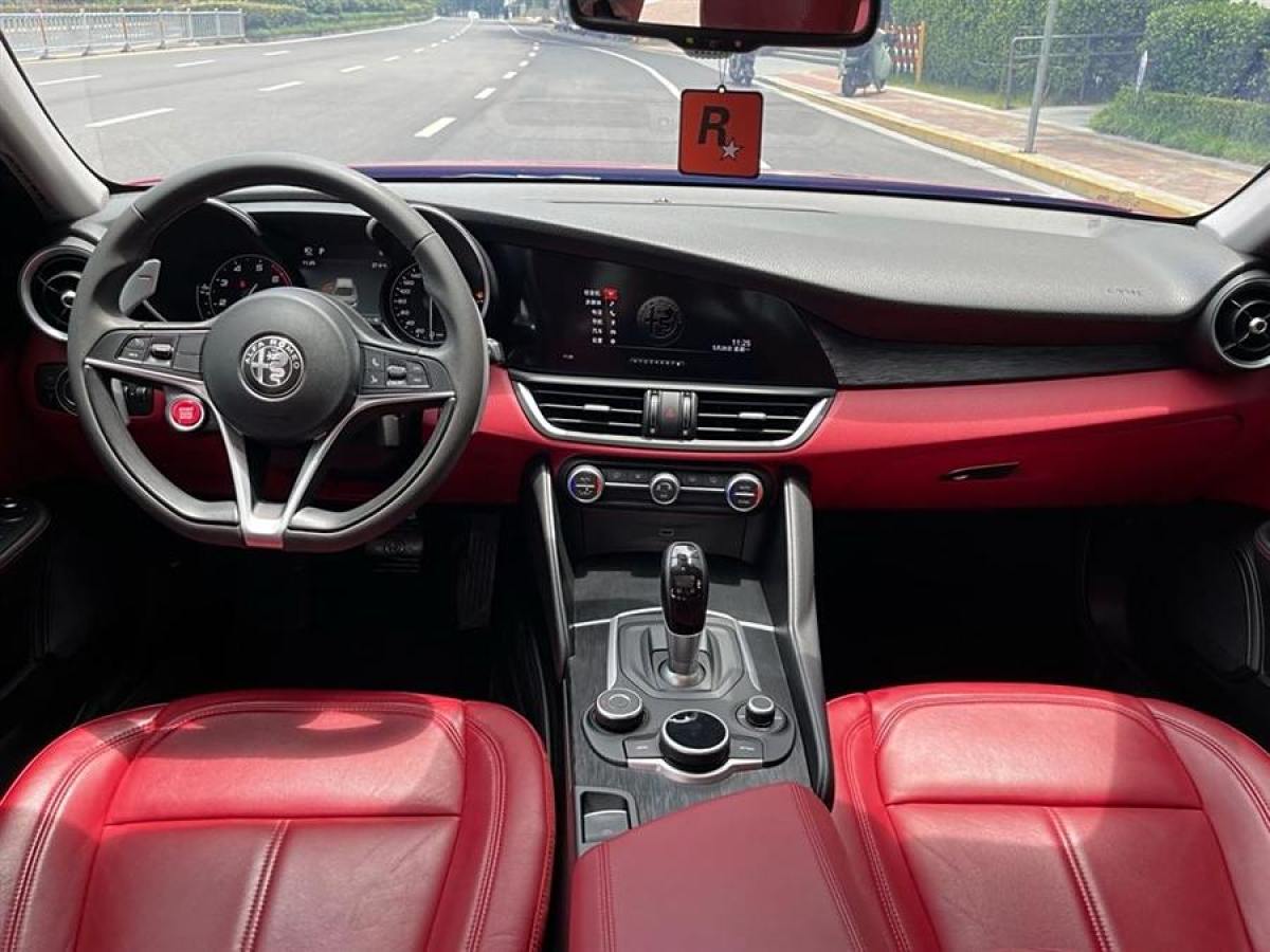 阿爾法·羅密歐 Giulia  2019款 2.0T 280HP Black Package黑標(biāo)限量版圖片